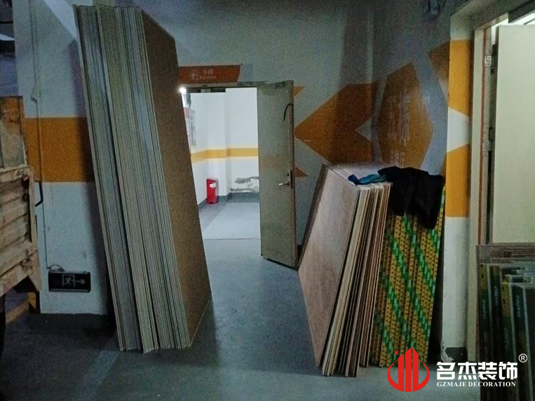 ×°ÐÞÏÖ³¡ÊµÅÄ